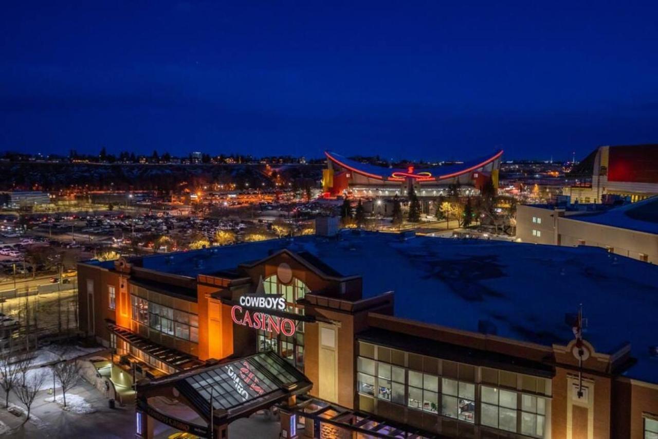 Luxury Apartment On The 9Th Floor Near Stampede, Complimentary Wine, 2 Car Ug Parking YYC 외부 사진