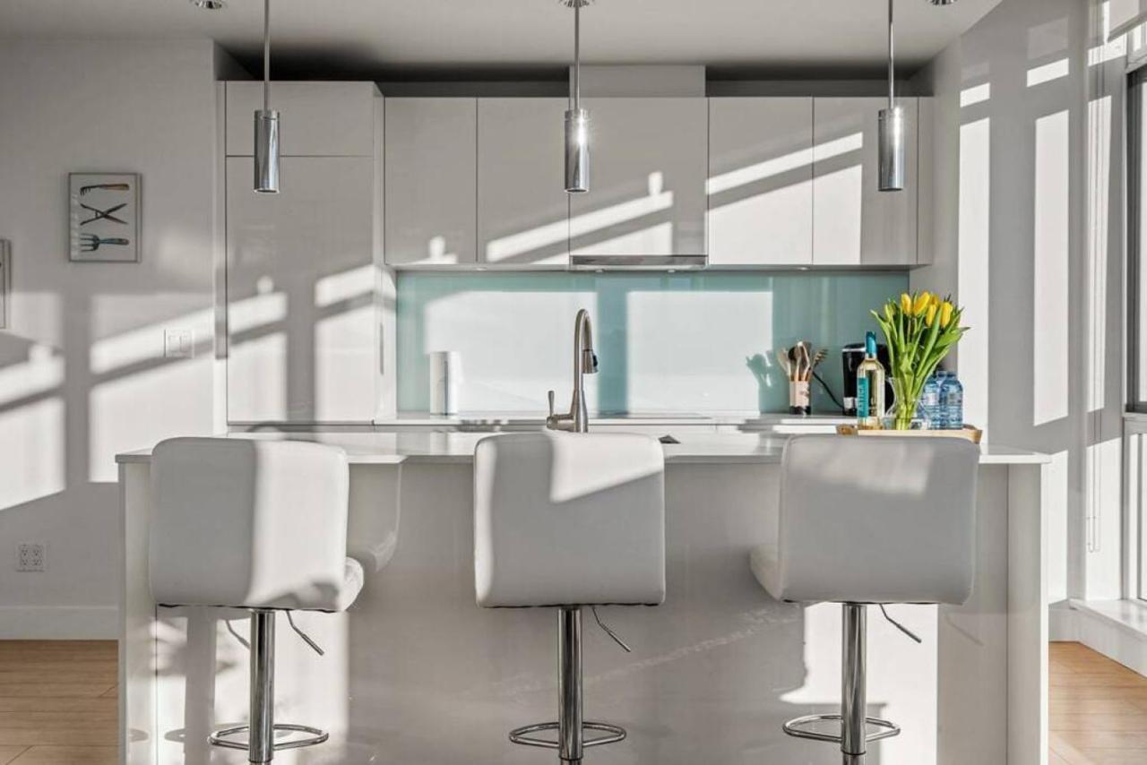 Luxury Apartment On The 9Th Floor Near Stampede, Complimentary Wine, 2 Car Ug Parking YYC 외부 사진