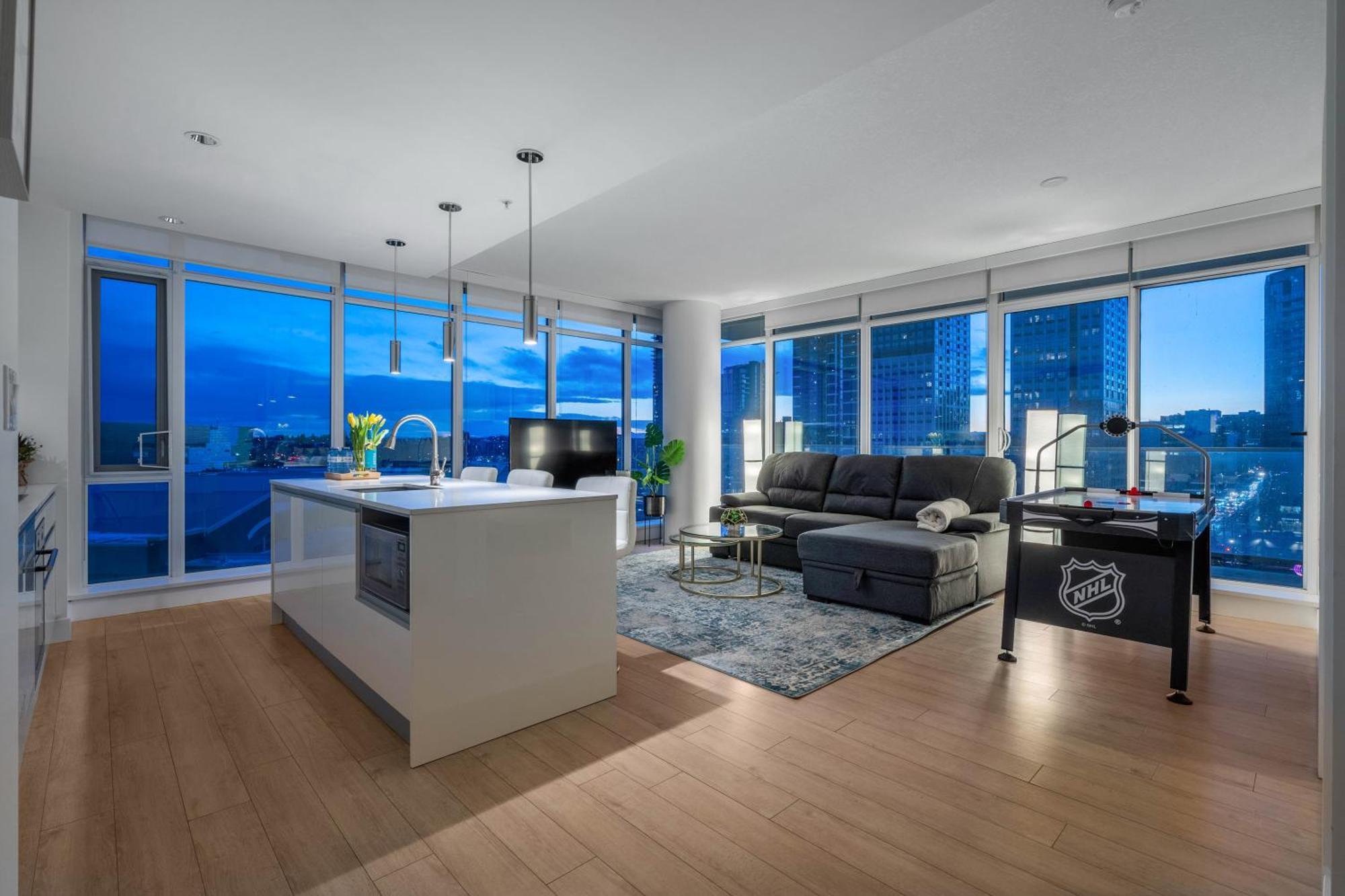 Luxury Apartment On The 9Th Floor Near Stampede, Complimentary Wine, 2 Car Ug Parking YYC 외부 사진