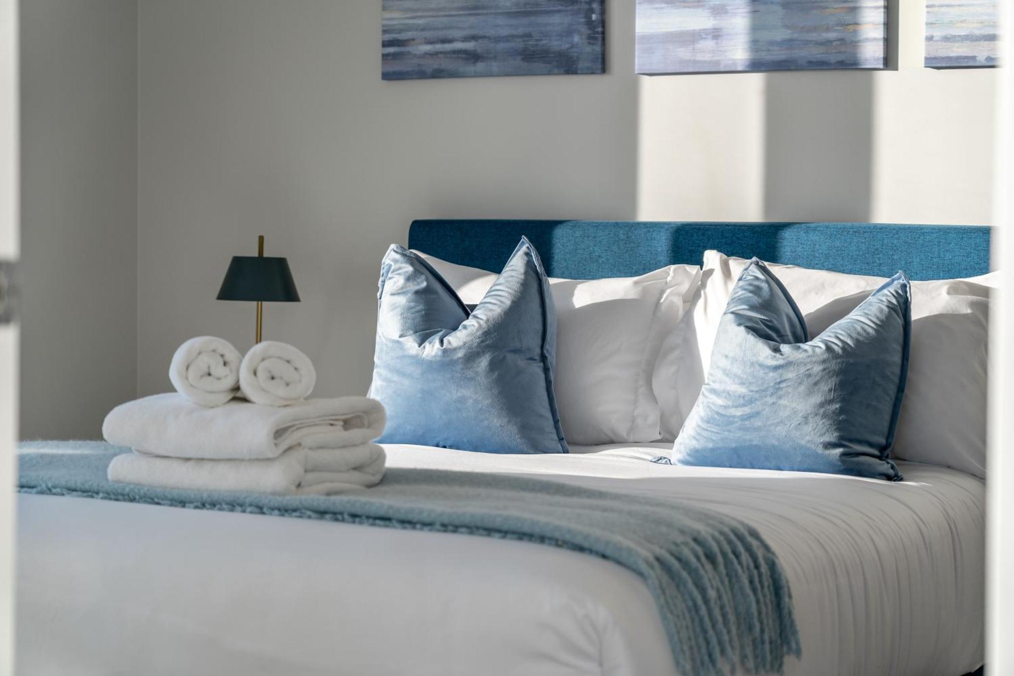 Luxury Apartment On The 9Th Floor Near Stampede, Complimentary Wine, 2 Car Ug Parking YYC 외부 사진